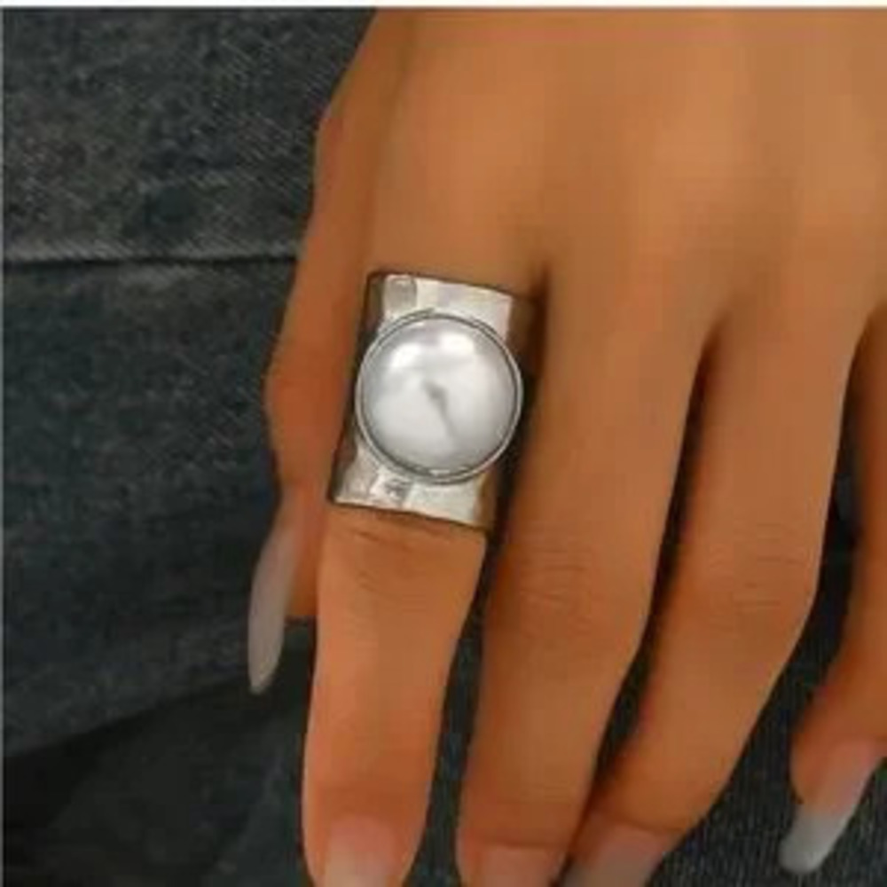 Sculptural Baroque Pearl Signet Ring